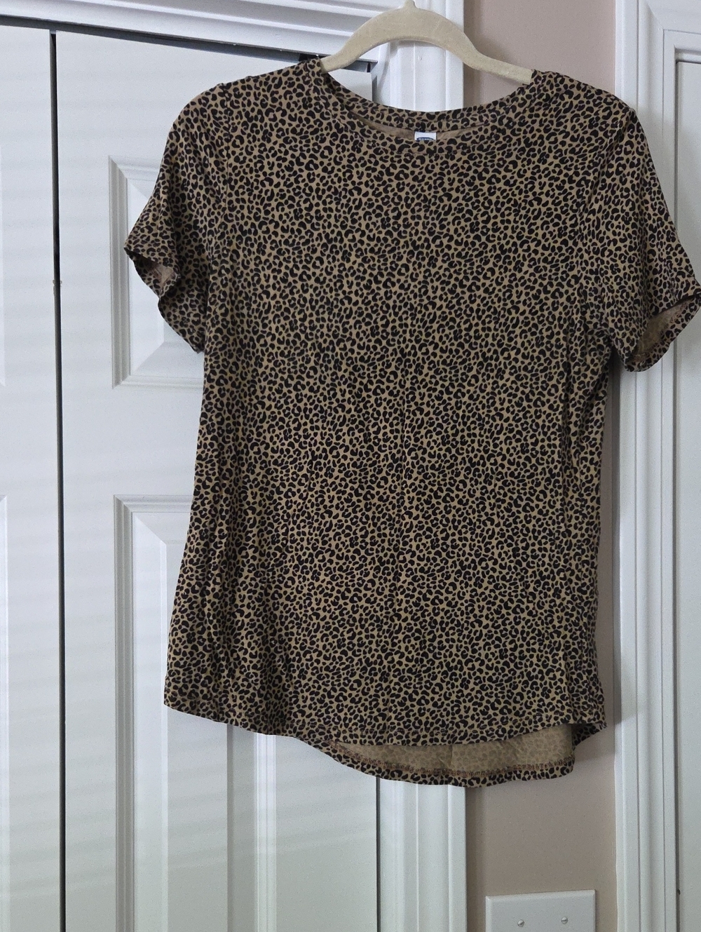 Old Navy Leopard Print Short Sleeve Tee in Brown and Black